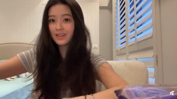 ▲▼廖思惟不介意素顏化妝給人看。(圖/廖思惟微博)