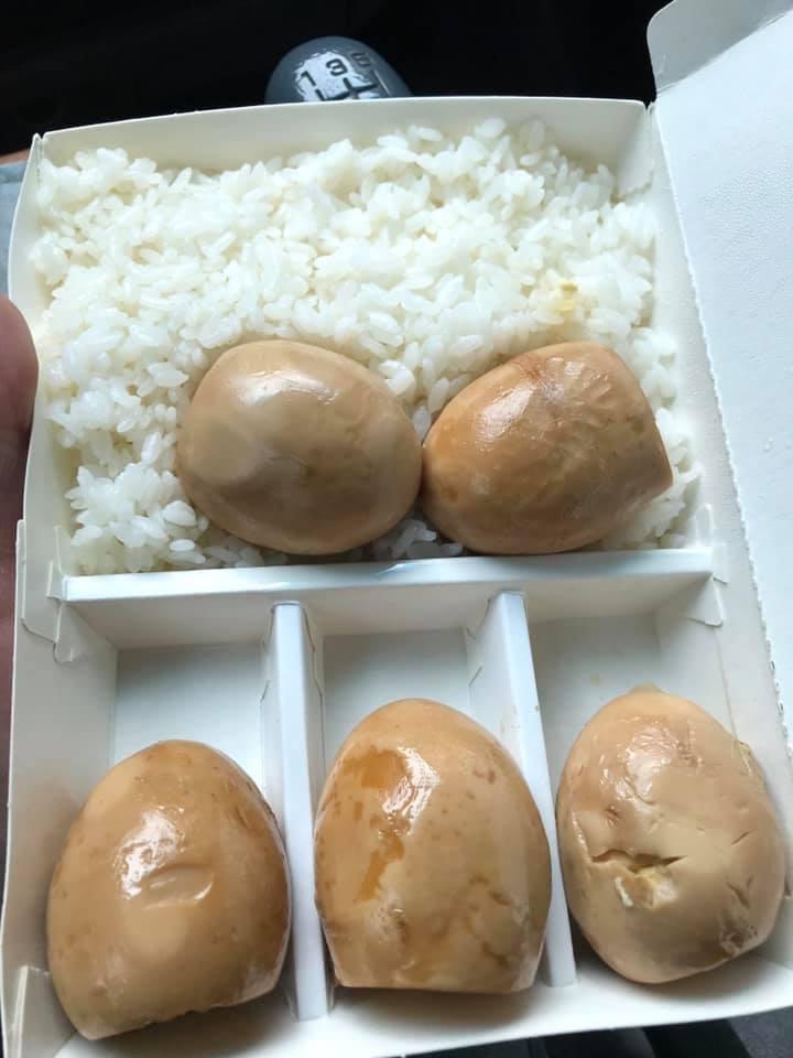 ▲滷蛋便當只有滷蛋與白飯。(圖/翻攝自爆廢公社二館)