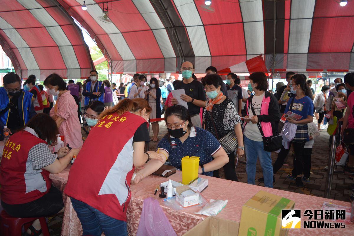 ▲參與C肝聯合篩檢活動的民眾。（圖／記者郭政隆攝影2020.5.24）