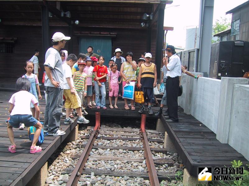 ▲彰化縣知名的旅遊景點「扇形車庫」每逢例假日及國定假日時,參觀遊客甚多。(資料照