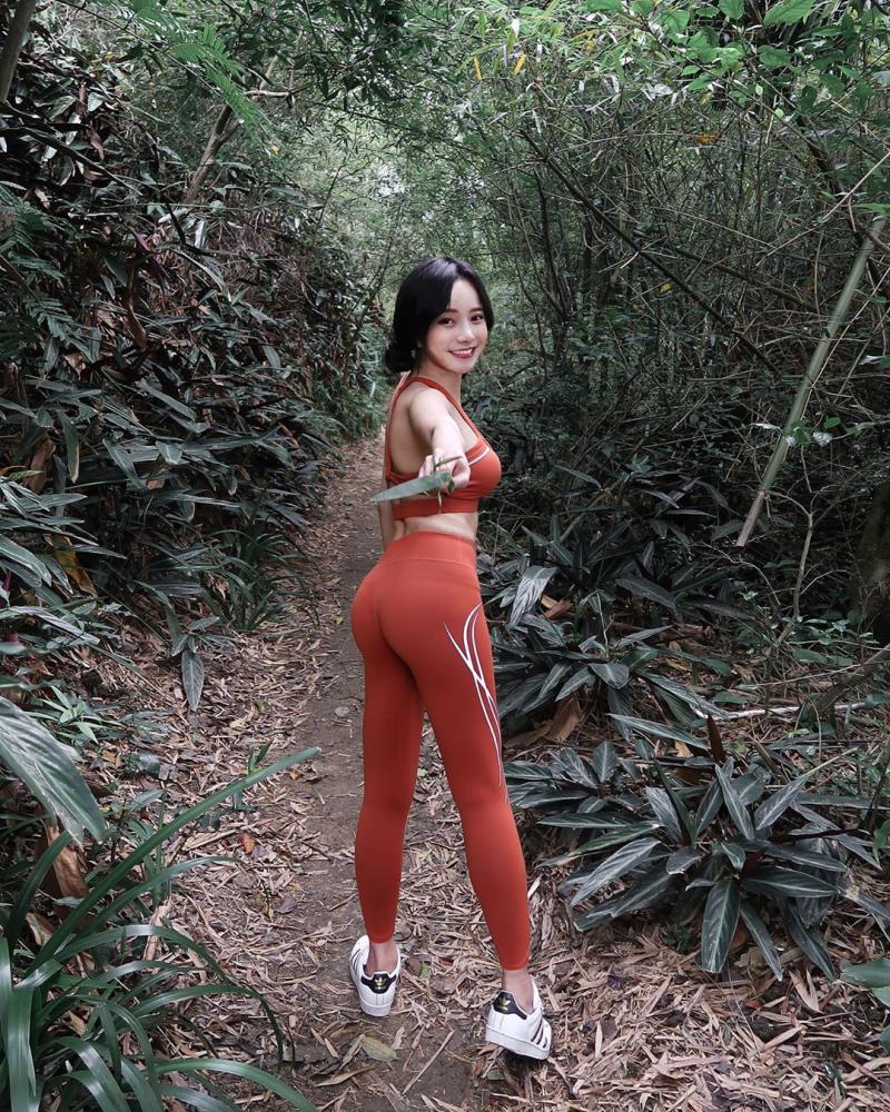 ▲愷蒂喵曬出登山辣照。(圖/