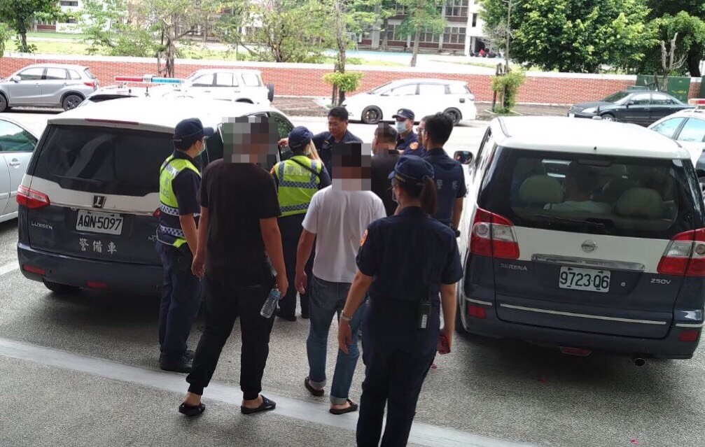 ▲分局長王立德擔任現場指揮官，以優勢警力壓制聚眾滋事份子近20人全數帶回。（圖／記者蘇榮泉翻攝，2020.05.24）