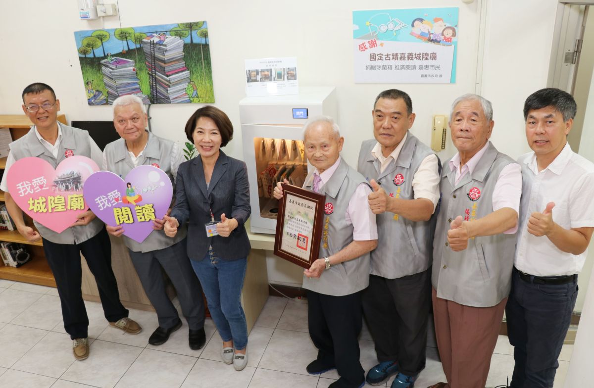 ▲嘉義市副市長陳淑慧出席捐贈儀式，表彰廟方共同響應防疫。〔圖／嘉市府提供2020.05.25〕