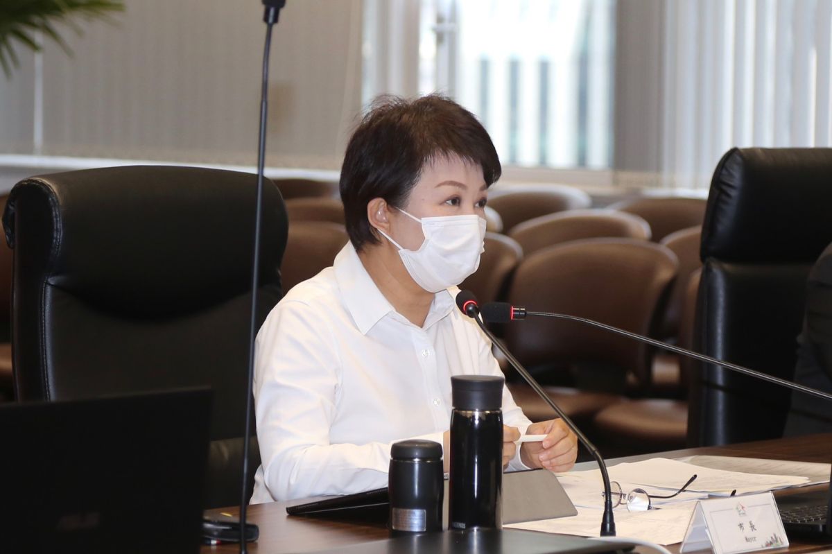 ▲市長盧秀燕宣布6月1日起實施第二階段鬆綁，平日下午6時、學生放學後，校園戶外場地對外開放(圖／柳榮俊翻攝2020.5.26)