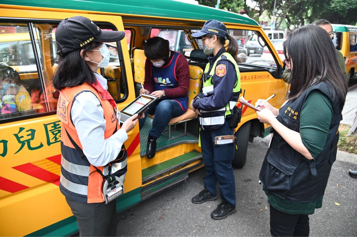 ▲教育局依據幼兒教育及照顧法及相關法規建立「人員管控」、「車輛列管」、「強力稽查」三項管理機制。（圖／新北市教育局提供）