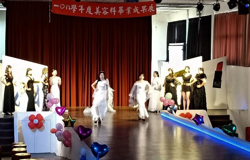▲大成美容科擁有專業級的伸展舞台。(圖/記者蘇榮泉攝,2020.05.26)
