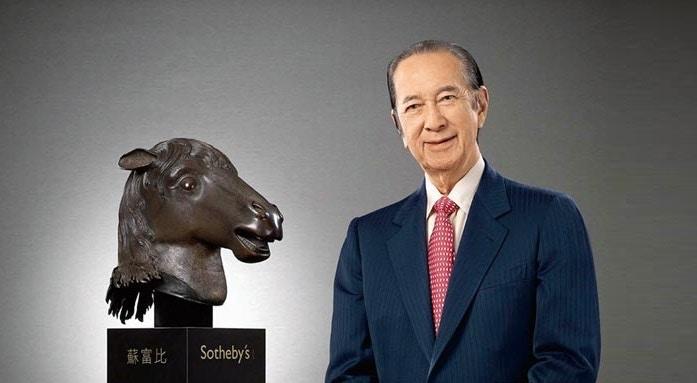 ▲十二生肖馬首、何鴻燊。何鴻燊在拍賣會標下馬首後,贈與北京保利藝術博物館。(圖/翻攝自中新社)
