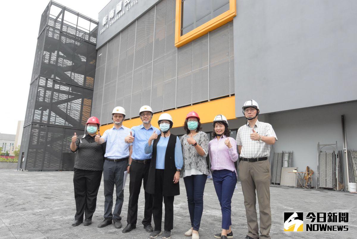 ▲彰南國民運動中心新建工程完工在即，彰化縣長王惠美前往視察，最大特色在於結合戶外公園意象，打造全齡化且多功能的運動休閒空間。（圖／記者陳雅芳攝，2020.05.26）