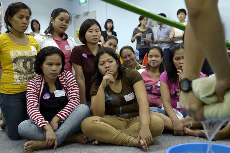 ▲許多移工都表示疫情爆發後雇主有「言語暴力」的傾向，不少移工更因承受不住壓力而選擇逃跑。（圖／海峽時報）