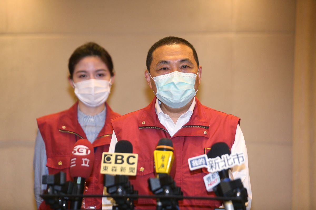 ▲侯友宜宣布即日起室內活動不再限制100人以內，室外也不再限制500人以下。（圖／記者宋原彰攝，2020.05.27）