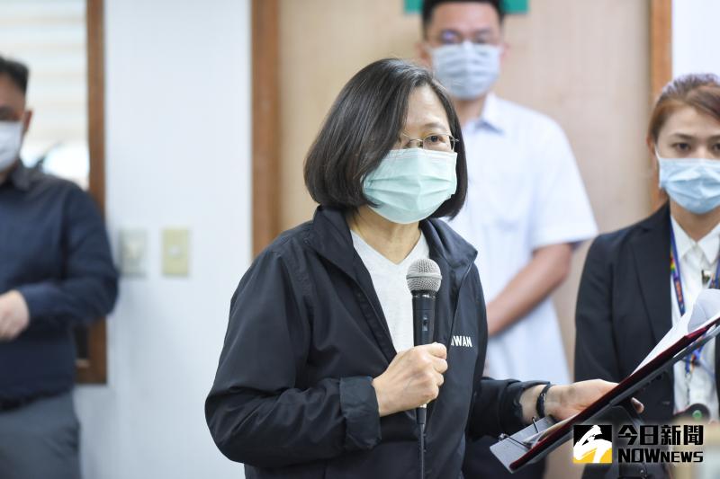 ▲蔡英文27日主持民進黨中執會前表示,行政院將針對香港人道救援提出專案。(圖/記者劉育辰攝)