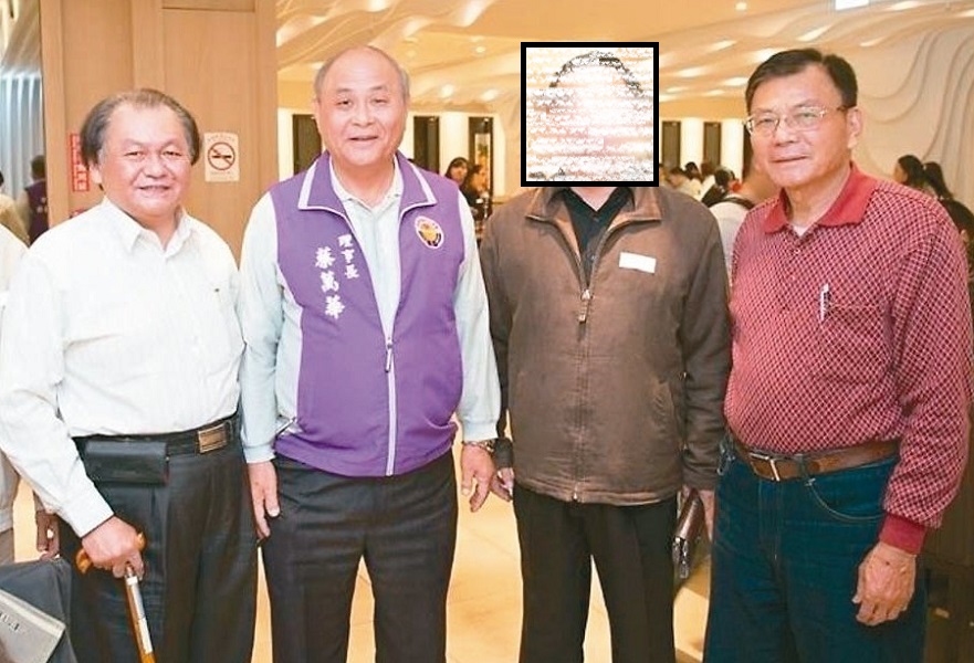 ▲▲嘉邑行善團執行長邱楹棟(左1)、董事長蔡萬華(左2)、前總幹事王貴禾(右)。(圖／記者陳惲朋翻攝）