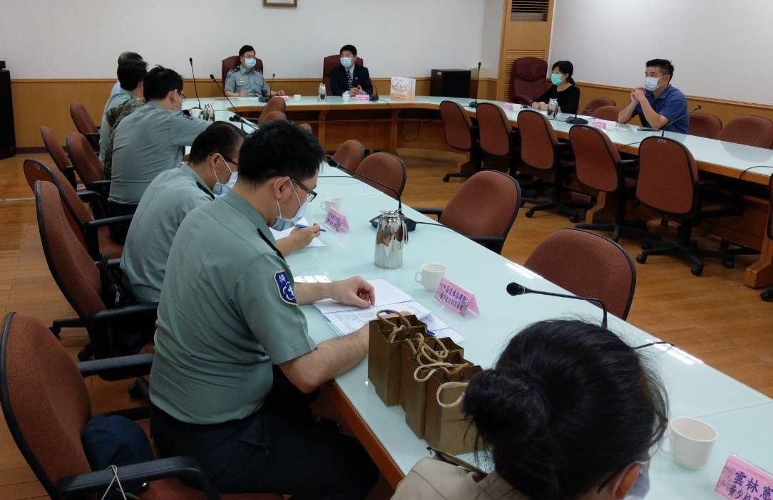 ▲檢察長洪家原督同主任檢察官黃怡華，與副指揮官程幼銘少將率領軍事單位主管座談交流。（圖／記者蘇榮泉攝，2020.05.27）