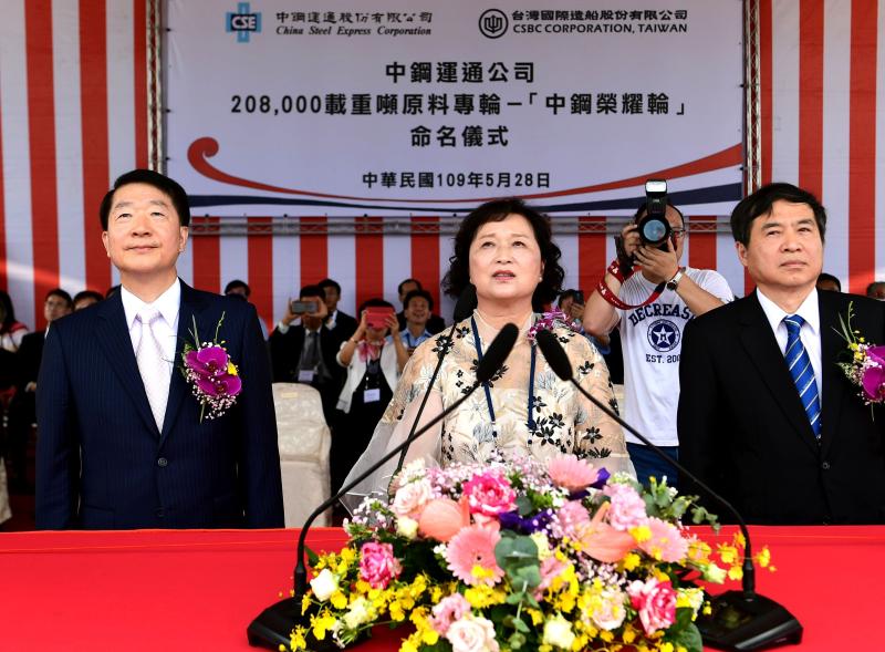 ▲台灣國際造船公司為中鋼運通公司訂造208,000載重噸原料專輪命名為中鋼榮耀輪。(圖/記者黃守作攝,2020.05.28)