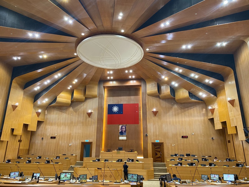 ▲嘉義縣政府將增設「勞工暨青年發展處」(簡稱勞青處)。嘉義縣議會臨時會提案，藍營議員及無黨籍議員聯手，以財政困難，勞工業務重複為由，主張退回，綠營議員則主張保留。(圖／記者陳惲朋翻攝）