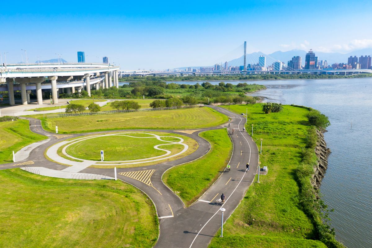 ▲後疫情時代，購屋者可觀察鄰近是否有公園，或挑選街廓大綠意多的重劃區。（圖／信義房屋提供）