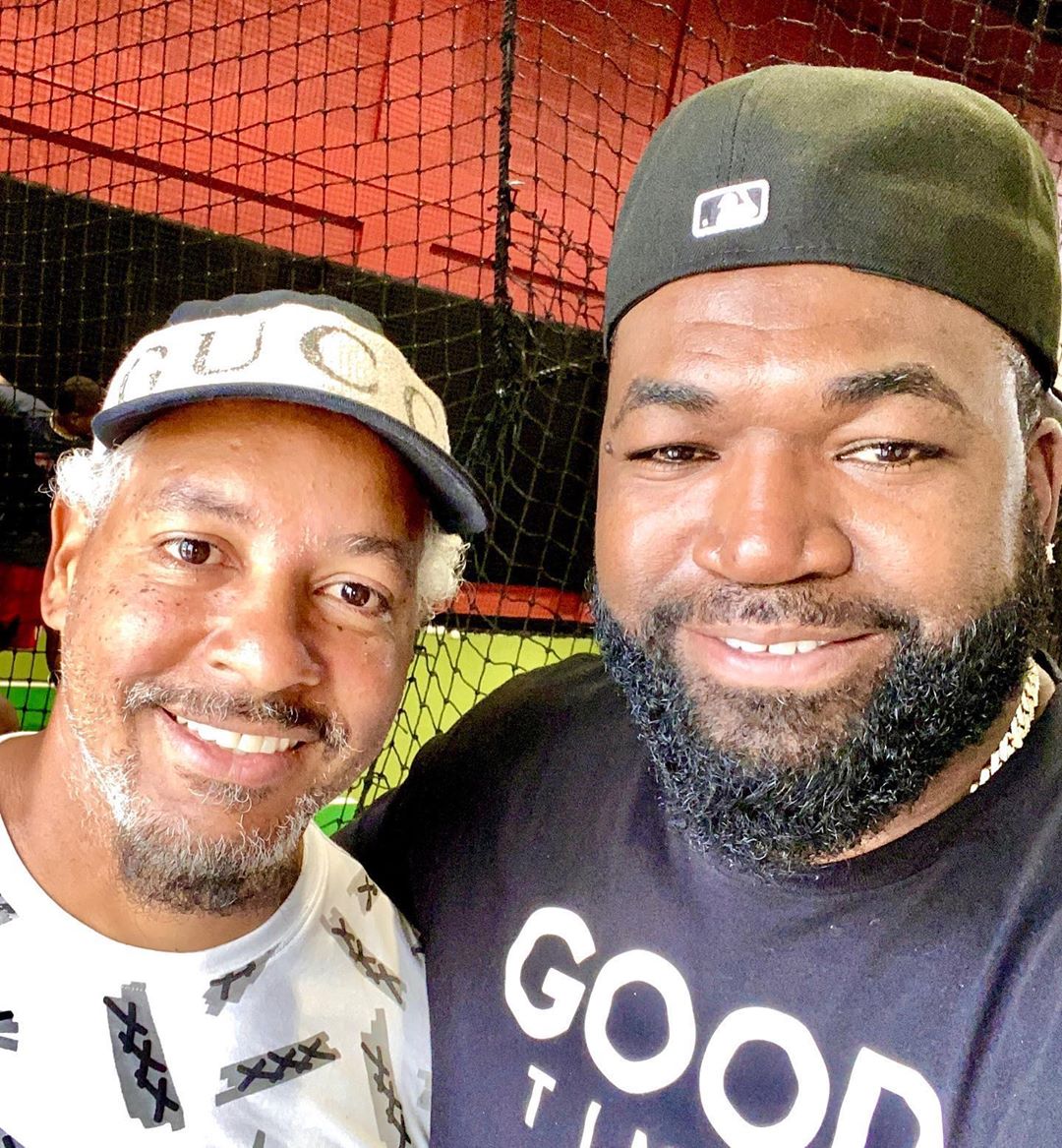 ▲老爹與前義大球星曼尼合影。（圖／取自David Ortiz IG)