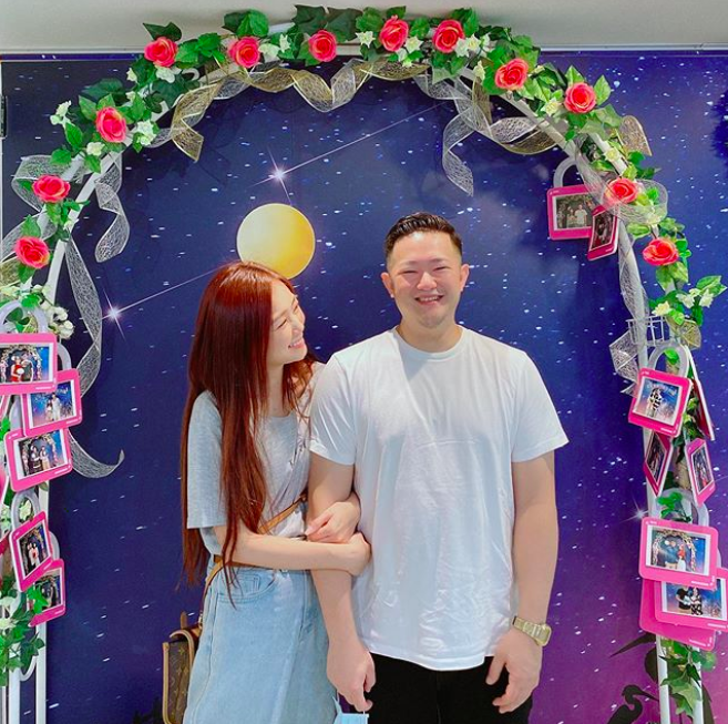 ▲丫頭分享登記結婚過程。（圖／翻攝丫頭IG）