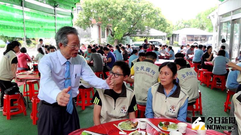 ▲國軍自2月6日支援口罩國家隊生產近4個月，將在明（30）日結束支援任務，華新醫材公司董事長鄭永柱感謝大家的辛苦。（圖／記者陳雅芳攝，2020.05.29）