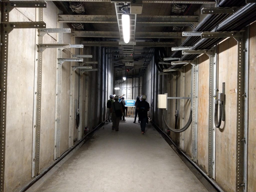 ▲共同管道可收納原置於地面上和埋於地面下的管線，若遇故障可即時檢修，也具有耐震與防水等特點。(圖／　內政部營建署提供)