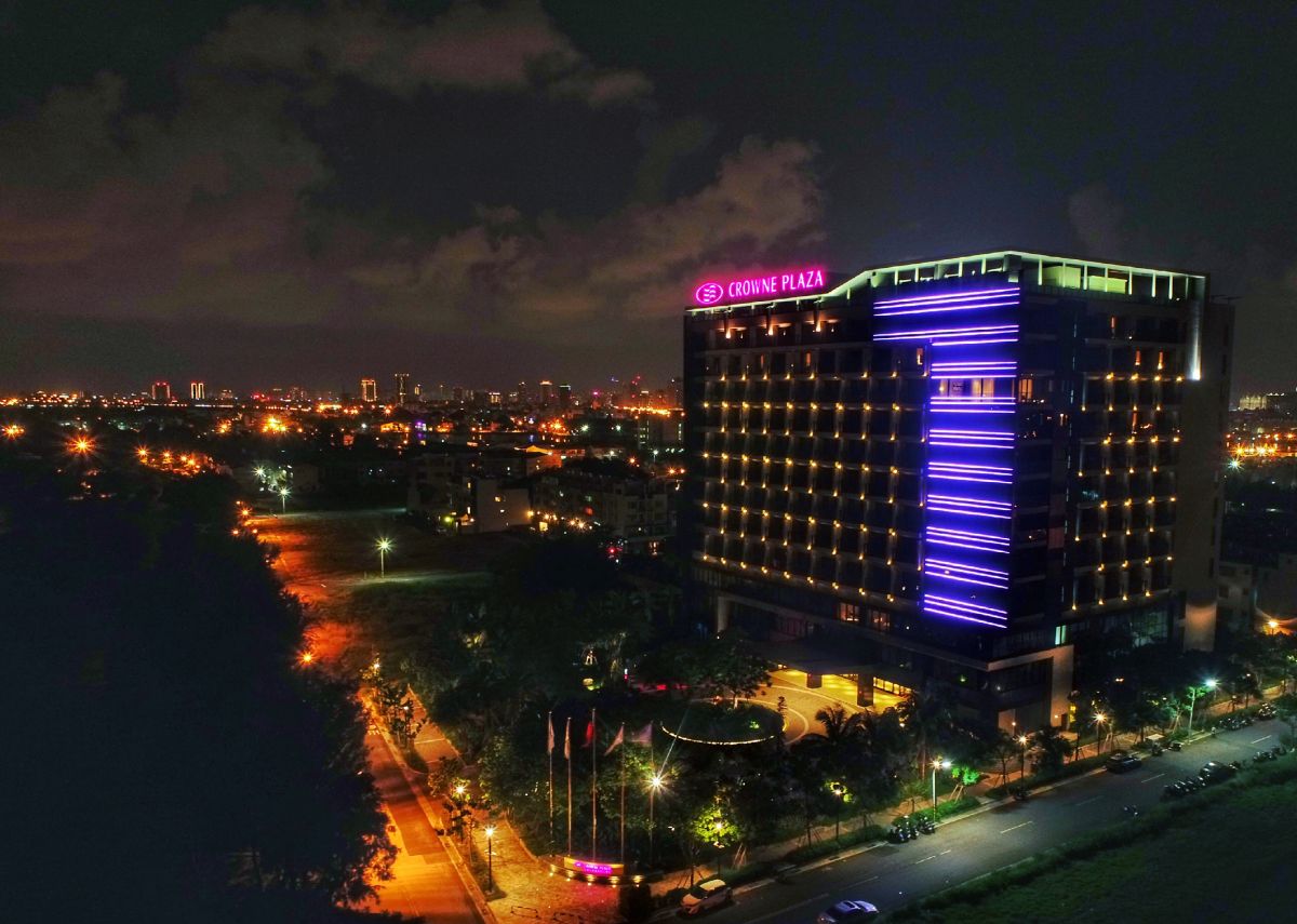 ▲陳時中今（ 30 ）日率領防疫五月天造訪台南，讓台南各大飯店周末住房率幾乎全部客滿，餐飲業績也有明顯提升。（圖／大員皇冠假日酒店）
