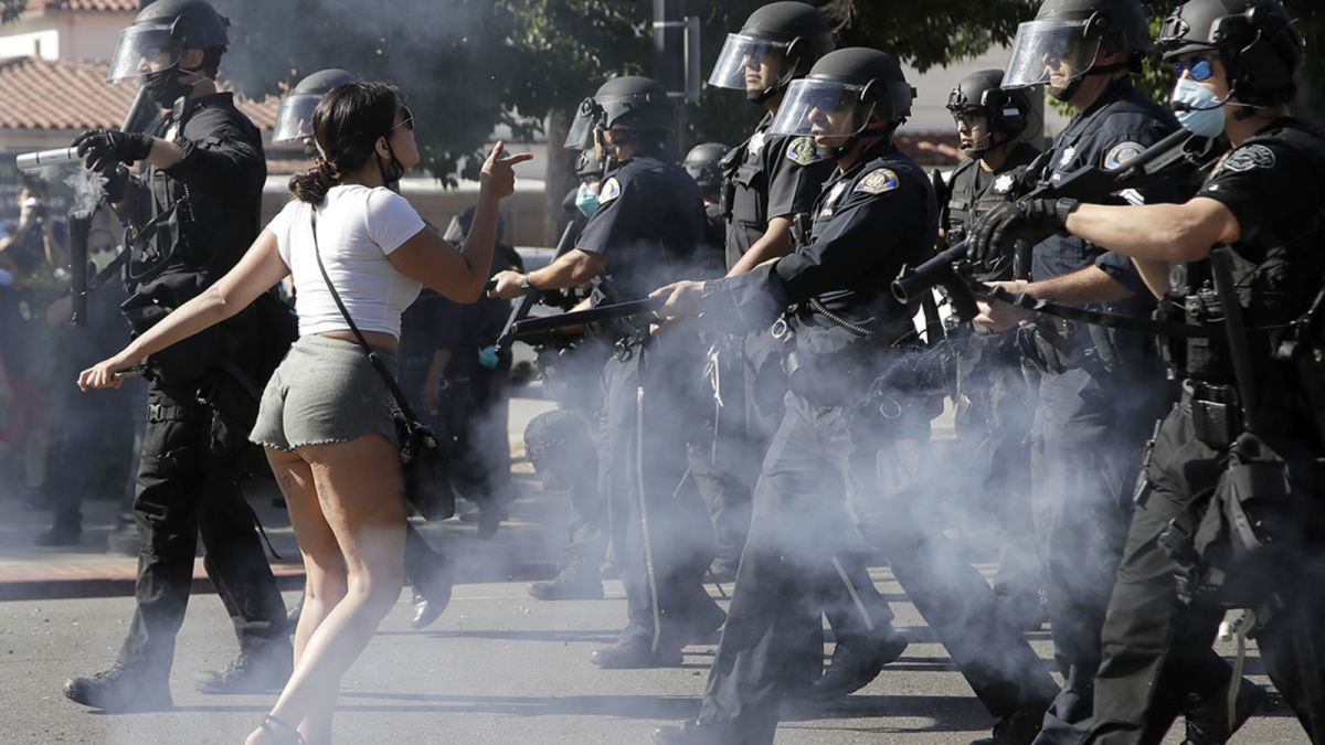 ▲美國街頭示威越演越烈，警方試圖驅趕示威者。（示意圖／翻攝自 ABC7 San Francisco ）