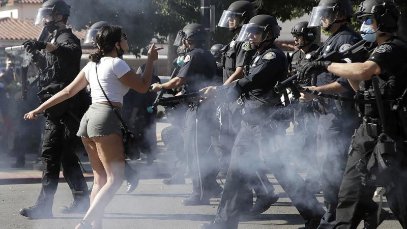 ▲聖荷西，警方試圖驅趕示威者。（圖／翻攝自 ABC7 San Francisco ）