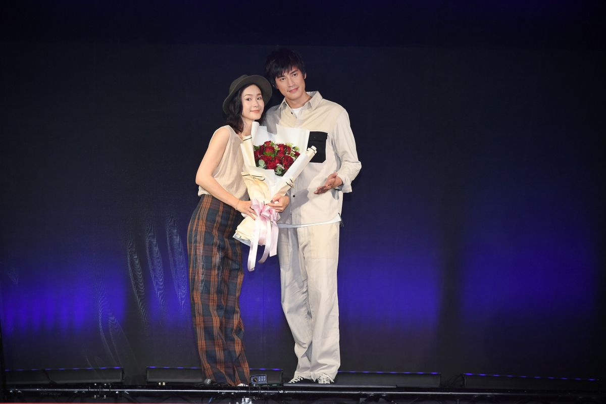 ▲鍾瑶（左）、羅宏正出席記者會。（圖 / 記者林柏年攝）