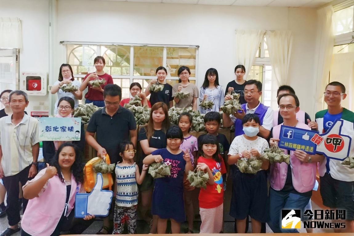 ▲二林鎮長蔡詩傑也特地一起將在地人情味與愛心親送到彰化家扶中心二林服務處，溫暖每戶弱勢家庭的心。（圖／記者陳雅芳攝，2020.05.31）