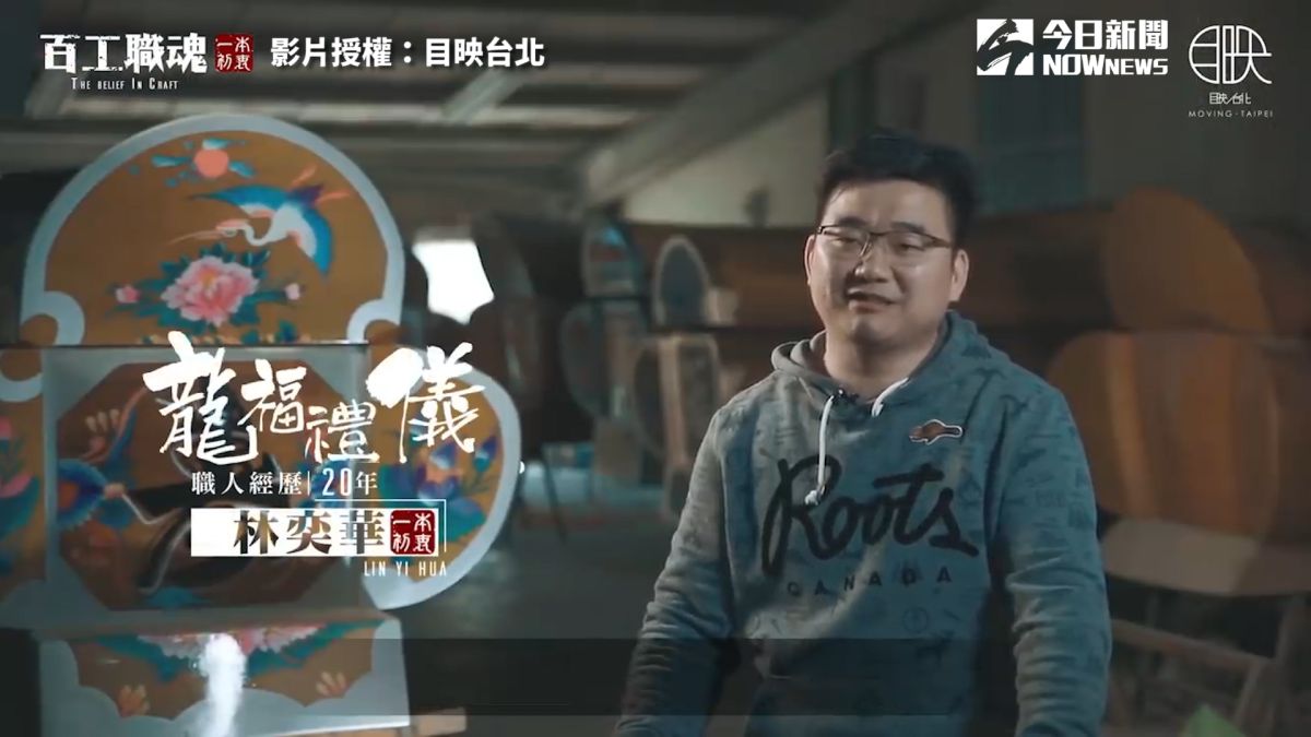 ▲林奕華傳承爸爸製作棺材技術承接棺材店（圖／目映台北 授權）