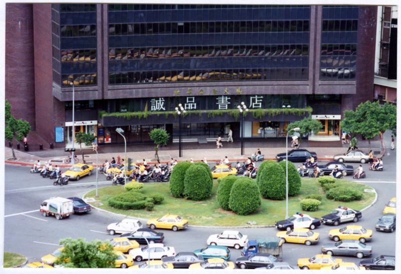 ▲誠品書店，1989年由台北仁愛路圓環的人文藝術書店開始。（圖／誠品提供）