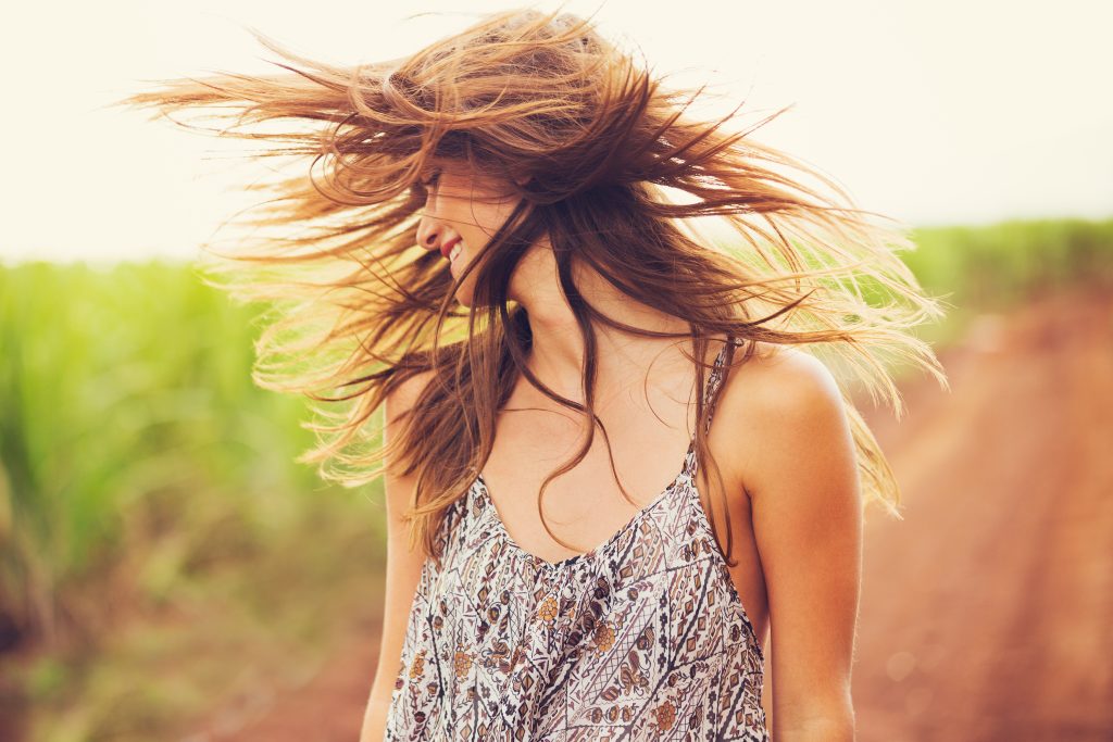 ▲髮香噴霧讓你甩頭時都散發香氣。（圖／Shutterstock）