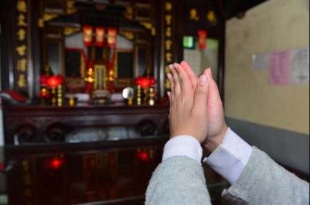 台灣的生死觀有著「祖先討報」的傳說。(圖/shutterstock) 台灣的生死觀有著「祖先討報」的傳說。(圖/shutterstock)