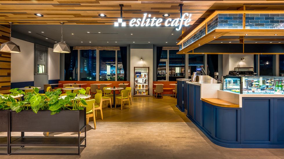 ▲全新改裝的 eslite café。（圖／誠品提供）