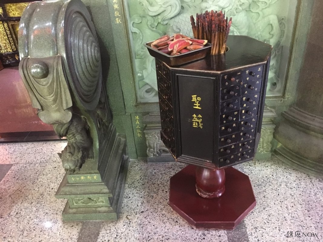 向神明求籤解惑要記得「一事一籤原則」。（圖／記者黃彥昇攝）