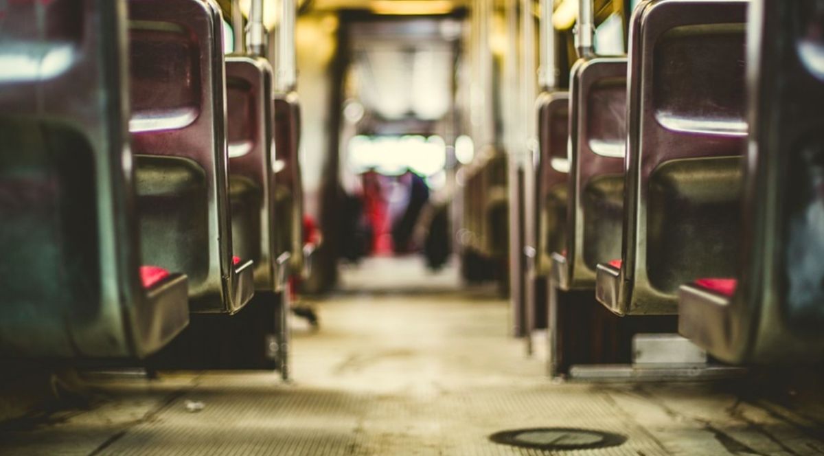 ▲一名女子昨（ 30 ）天 PO 文透露，自己正開心搭客運前往嘉義遊玩，怎料一走到座位卻驚見一位乘客將做出「噁爛行為」，讓她不禁直呼「此生前所未見...」（示意圖／取自pixabay）