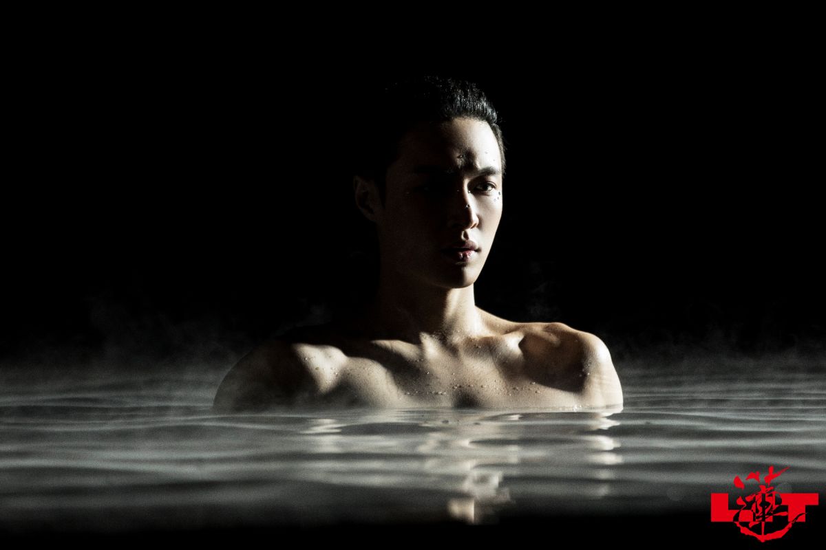 ▲張藝興秀出精壯好身材。（圖／張藝興工作室提供）