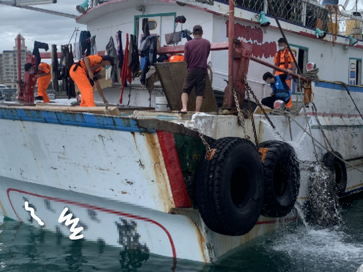 ▲澎湖部分不肖漁船滿載魚貨出港，以籠具「魚餌」為由報關出海，返航時原有魚貨沒了，卻只有少量錢鰻回港，極度違反常理，農漁局已經嚴密注意這些行為，將通報海巡單位嚴格配合執法打擊海上貿易行為。（圖／澎縣府農漁局提供）