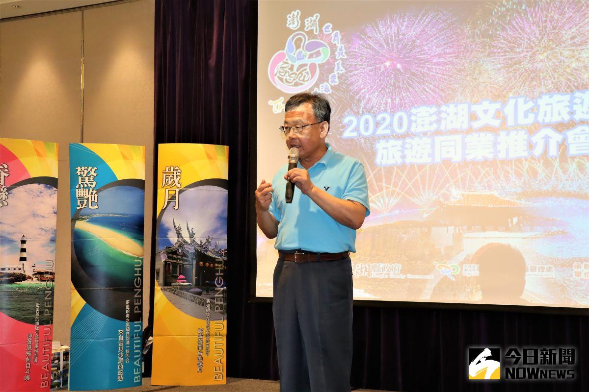 ▲澎湖縣將發放每位縣民5百元消費券，初步規劃消費券可在澎湖境內所有商店、攤販使用。而馬公市日前也發放300元敬老振興卷，西嶼鄉公所也有意發放1000元，有民眾笑說澎湖真是一座「幸福島」。（圖／記者張塵攝，2020.06.01）