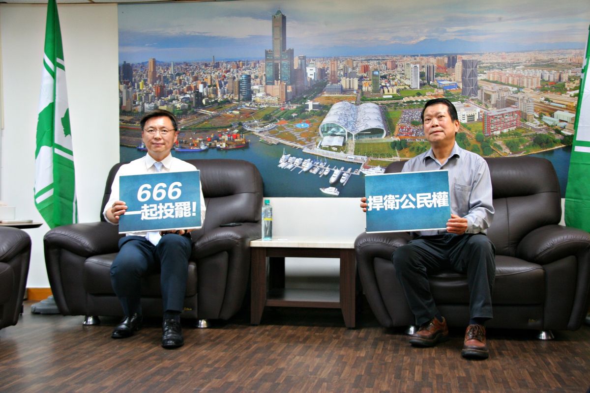 ▲新任民進黨高雄市主委趙天麟，今天偕同黨部評委召集人吳成福，首度對外公布罷免投票具體作為。（圖／民進黨高雄市黨部提供）