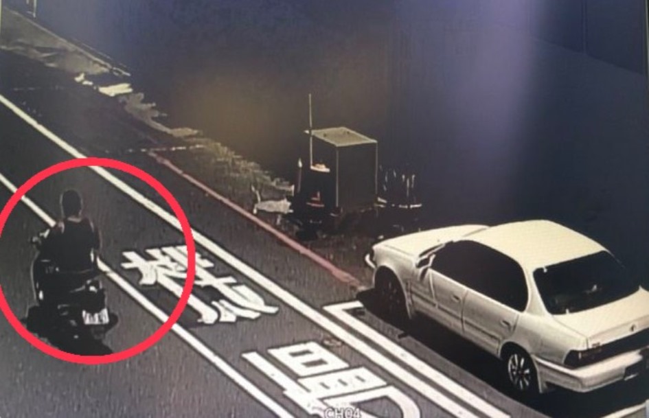 ▲79年次的吳姓男子搶奪民眾皮包，竟是為了買手機。（圖／記者陳聖璋翻攝）