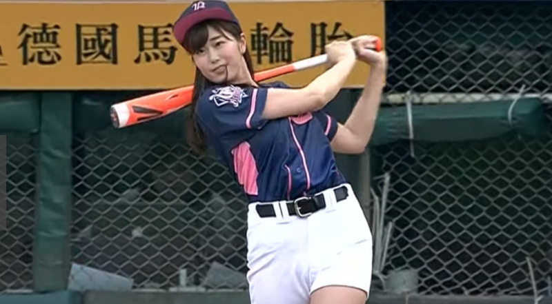 中職／回顧最強棒球美少女　稻村亞美來台開球大秀球技

