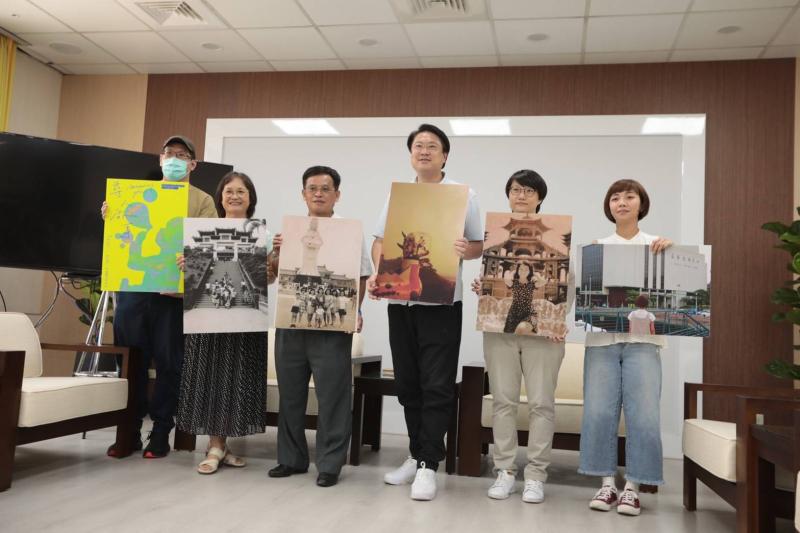 ▲林右昌說透過這項特展,市民朋友一起到文化中心,看看過去歷史記憶,歡迎分享在文化中心交友、閱讀、跳舞的青春生活趣事(圖/基隆市府提供)