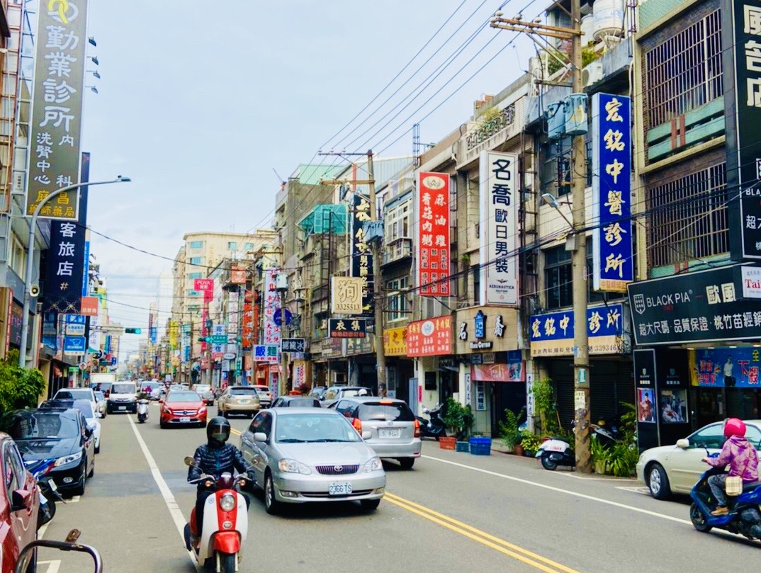 ▲桃園市桃園區中正路商圈各式店家林立，店面空置率低。（示意圖／台灣房屋提供）