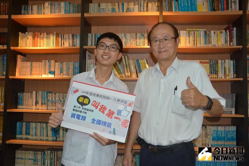 ▲員林崇實高工109年統一入學測驗成績亮眼,資訊科「學霸」李育維今年統測以730分,拿下電機與電子群資電類全國榜首。(圖/記者陳雅芳攝,2020.06.02)
