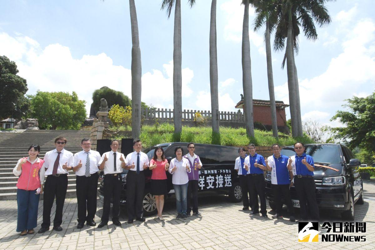 ▲彰化縣政府號召食住行與伴手禮等二十多家觀光旅遊業者齊聚在八卦山大佛前廣場啟動「疫情退散、彰化觀光活力再現」活動。（圖／記者陳雅芳攝，2020.06.02）