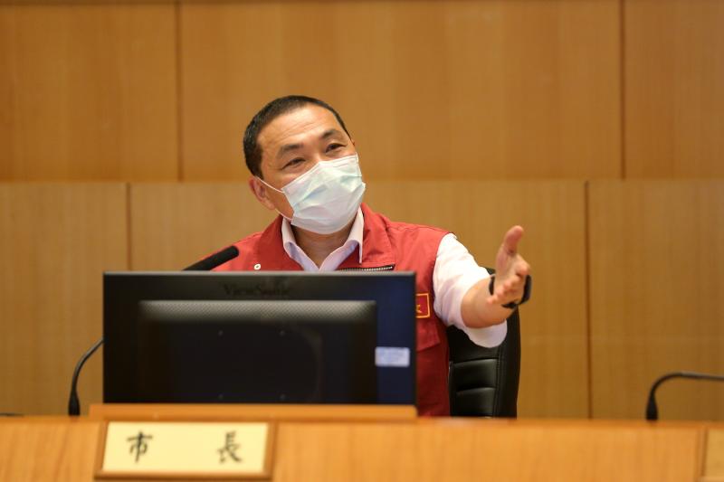 ▲侯友宜宣布,6月8日起有條件開放酒家、舞廳,但業者須落實防疫措施,保持社交距離。(圖/記者宋原彰攝,2020.06.03)