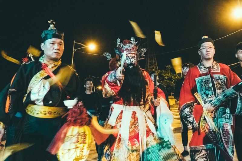 ▲▼李康生(上圖、下圖中)親扮鬼王,跳鍾馗送煞。(圖/華影)