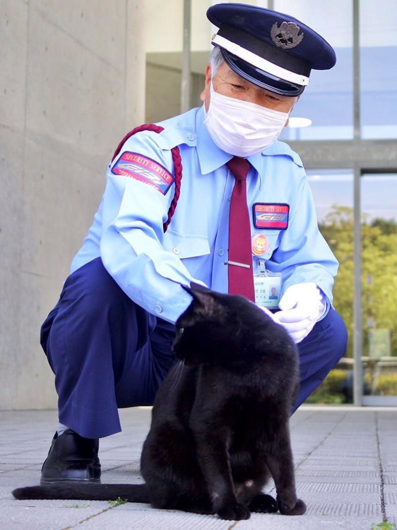 ▲警衛北北的笑顏真是充滿愛呀~(圖/Twitter@bijutsu1)