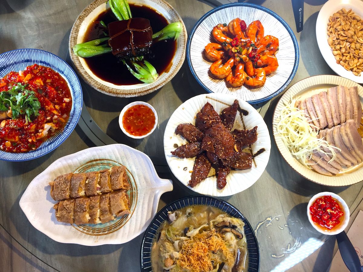 ▲位於劍潭捷運站旁的20年鵝肉老店，除了將老口味台菜端上桌，近年由二代老闆接手，也開始做出許多革新。（圖／記者黃仁杰攝）